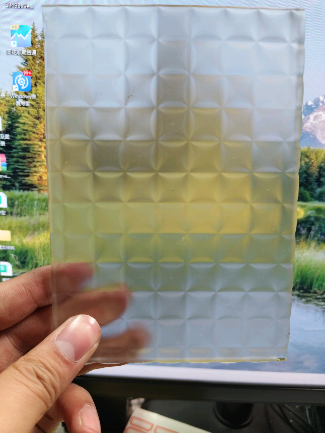 Obscure / Patterned Glass